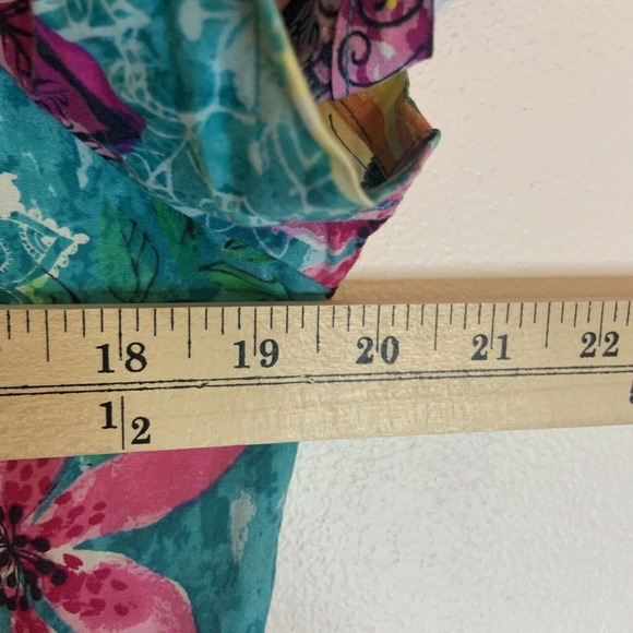 MC2 Multi-Color Floral Scrub Top Medical Uniform Medium - Picture 6 of 8